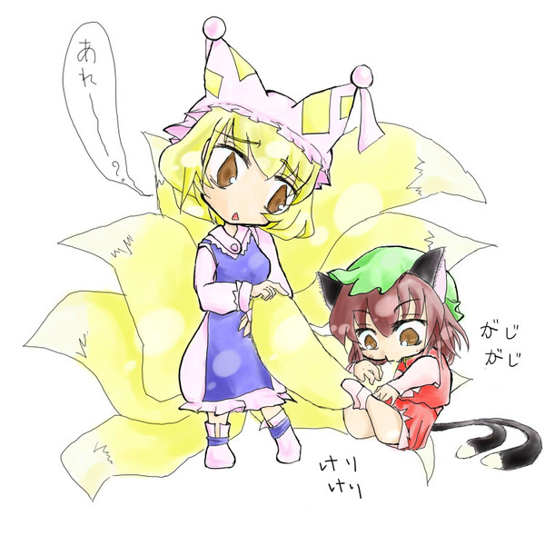きちゅねのママンのしっぽで遊ぶいたじゅら子猫