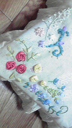 刺繍入りクッションカバー