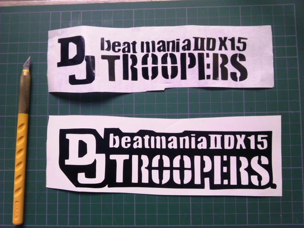 ＤＪ　ＴＲＯＯＰＥＲＳ　ロゴ