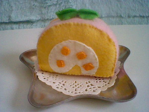 フェルトのいちごロールケーキ*