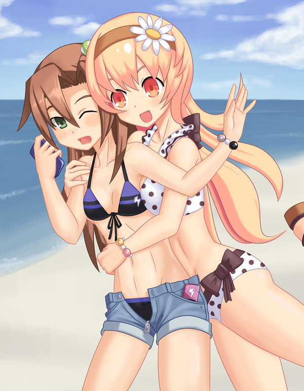 ビーチにアイエフとコンパちゃん