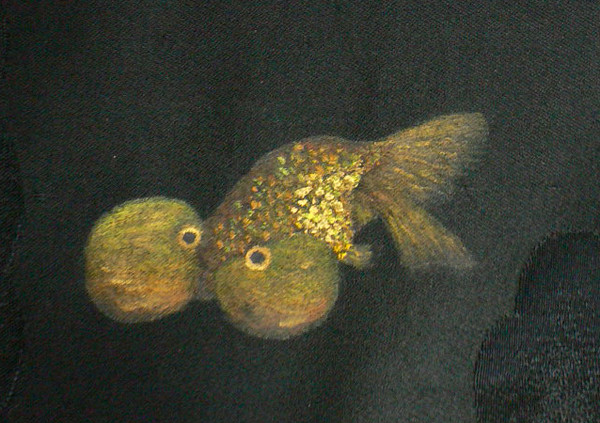 水泡眼(中国金魚)と烏みたいな鳥