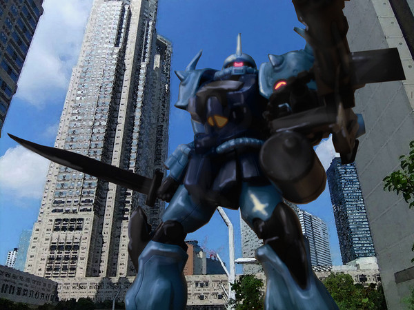 グフカスタム・東京都庁前に立つ！
