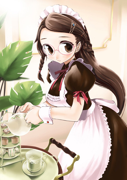 眼鏡メイドさん。