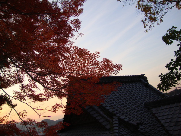お堂と紅葉、時々夕焼け