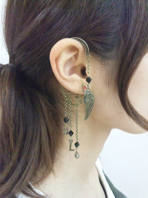 リヴァイ兵長イメージのイヤーフック(装着画像)スパコミ関西１９