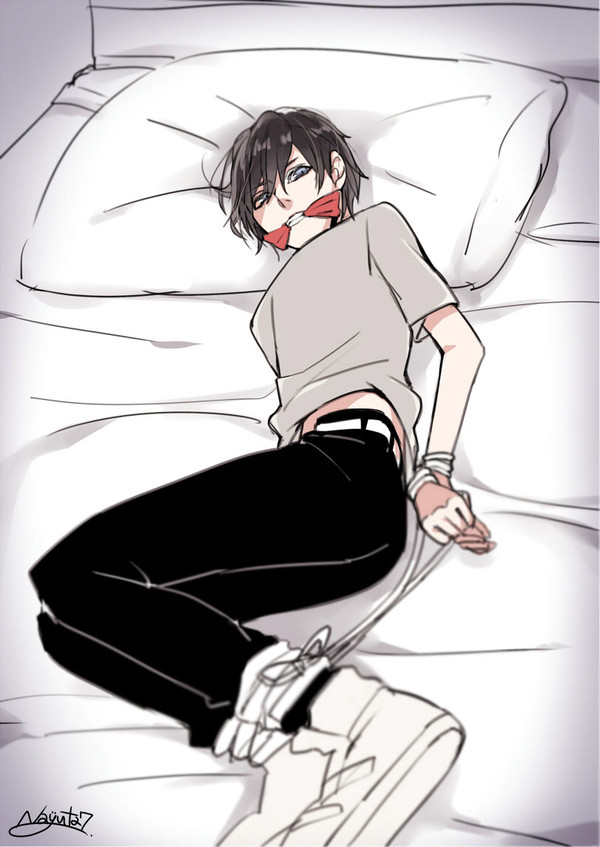 拘束男子。