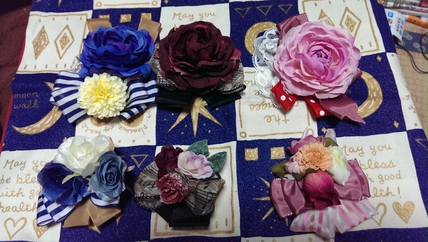 小説のコサージュを作ってみた。