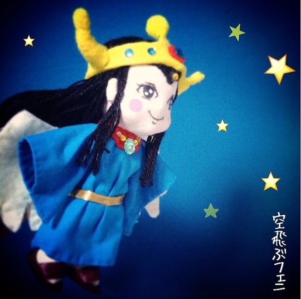 夜空飛ぶフェニ