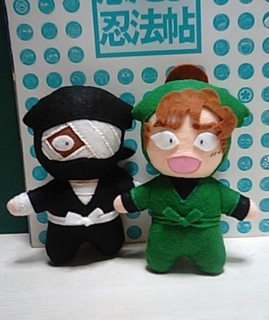 雑渡さんと伊作のぬいぐるみ