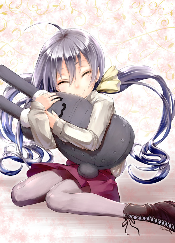 51cm連装砲ぬいぐるみにご満悦な清霜ちゃん。