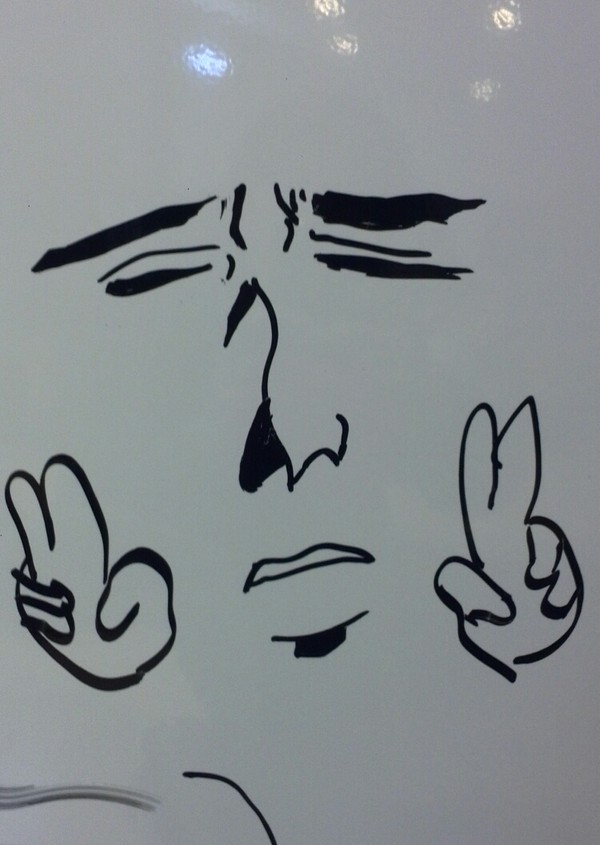 アベ顔ダブルピース 落書き