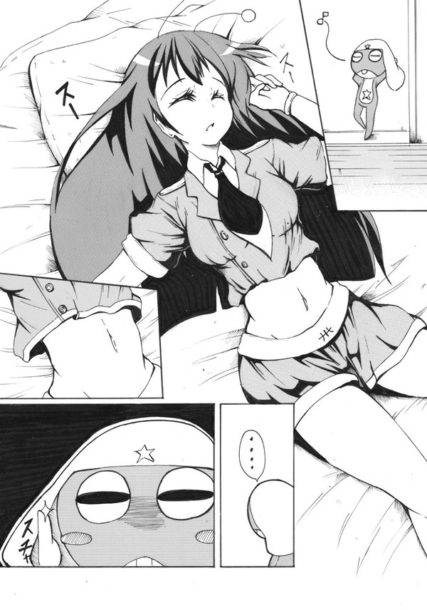お昼寝ポヨンちゃんと軍曹
