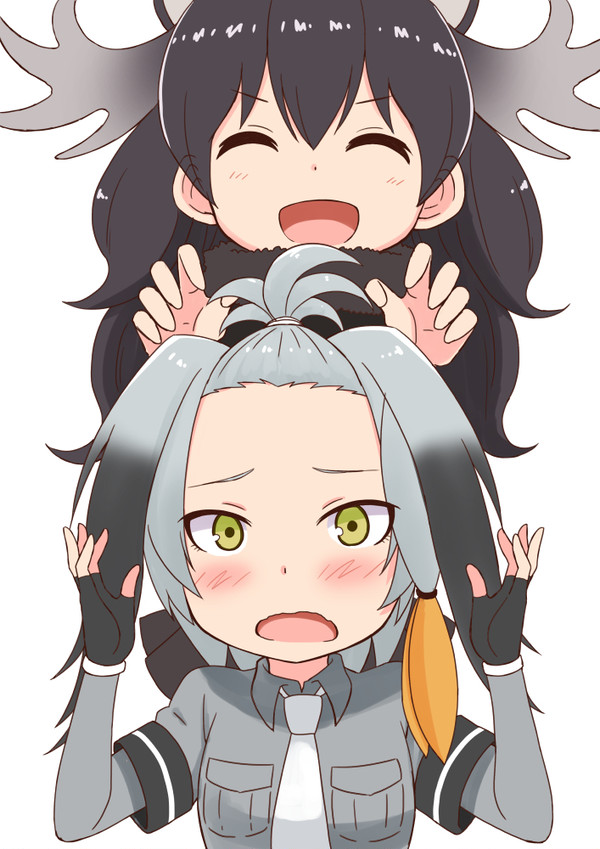 ヘラジカ様にいじられるハシビロコウちゃん