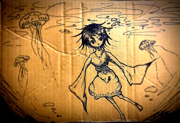ダンボールに落書き「漂うってどんな気持ち？」