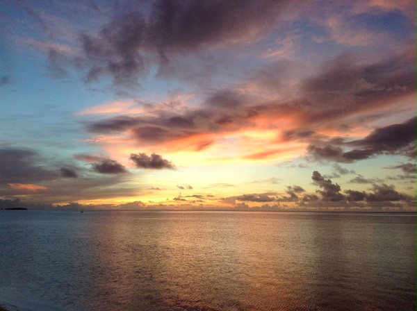 夕日と海