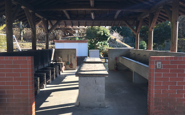 キャンプ場の炊事場