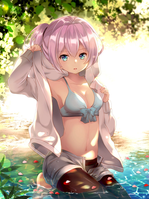 水着…?下に着てますが…