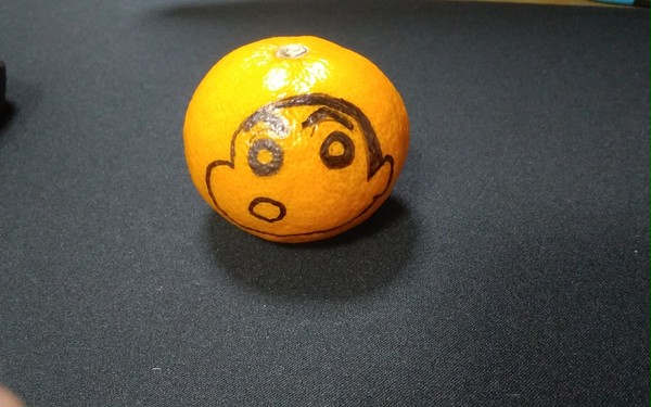みかんにクレヨンしんちゃん