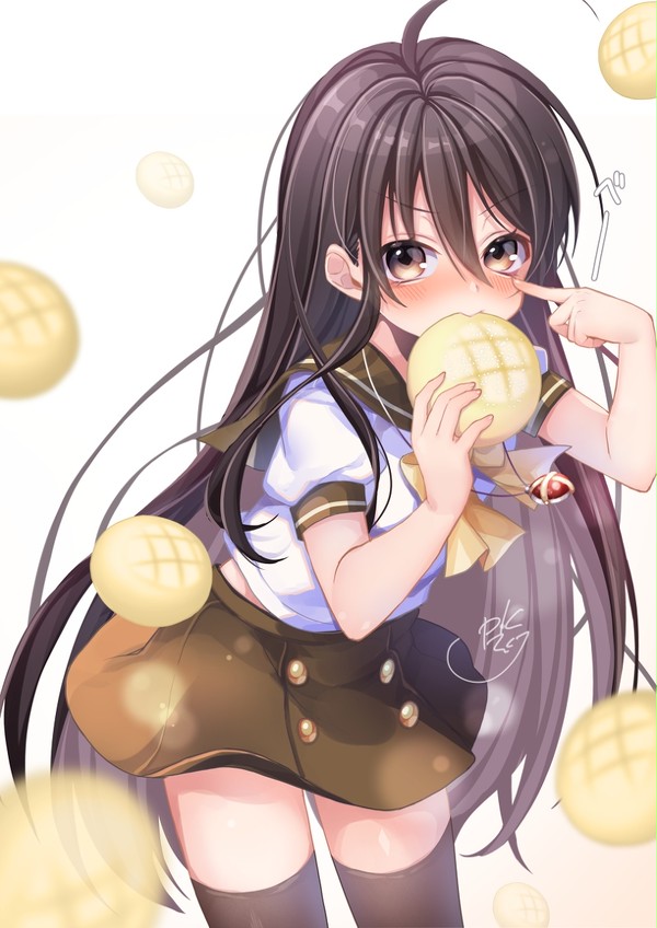 なにじーっと見てるのよ!
