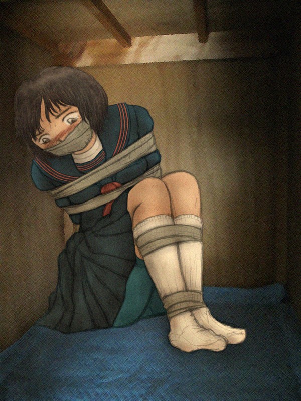 押し入れに哀れに捕らわれの身
