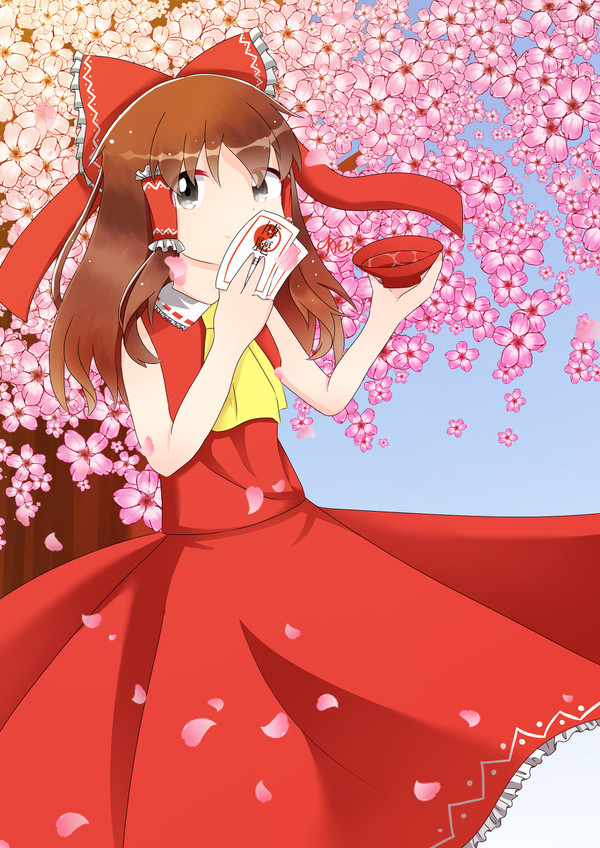 桜に麗しき巫女。博麗霊夢