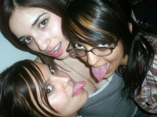 Elia, Nux y Beba