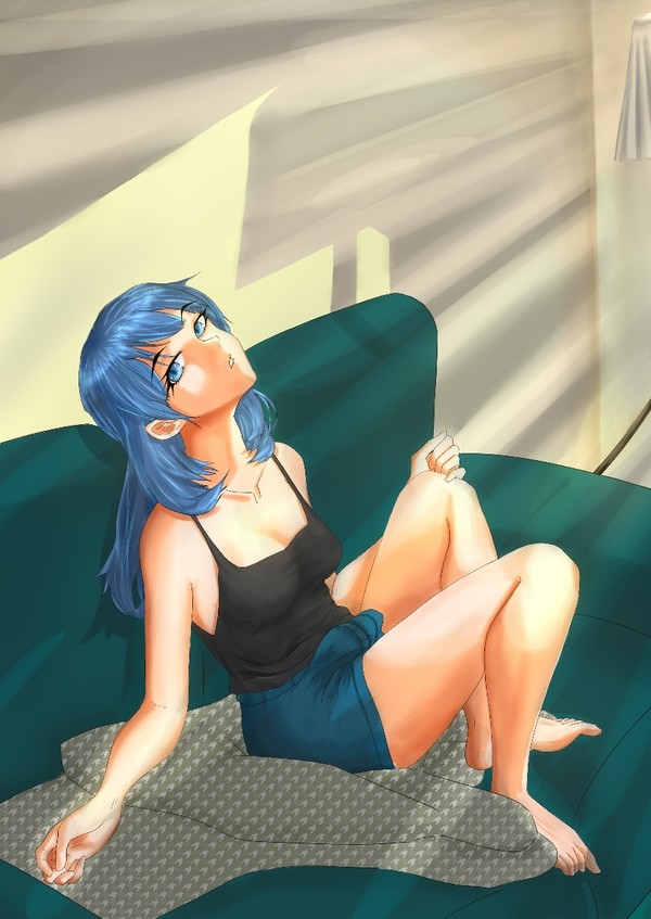 沙发上的少女