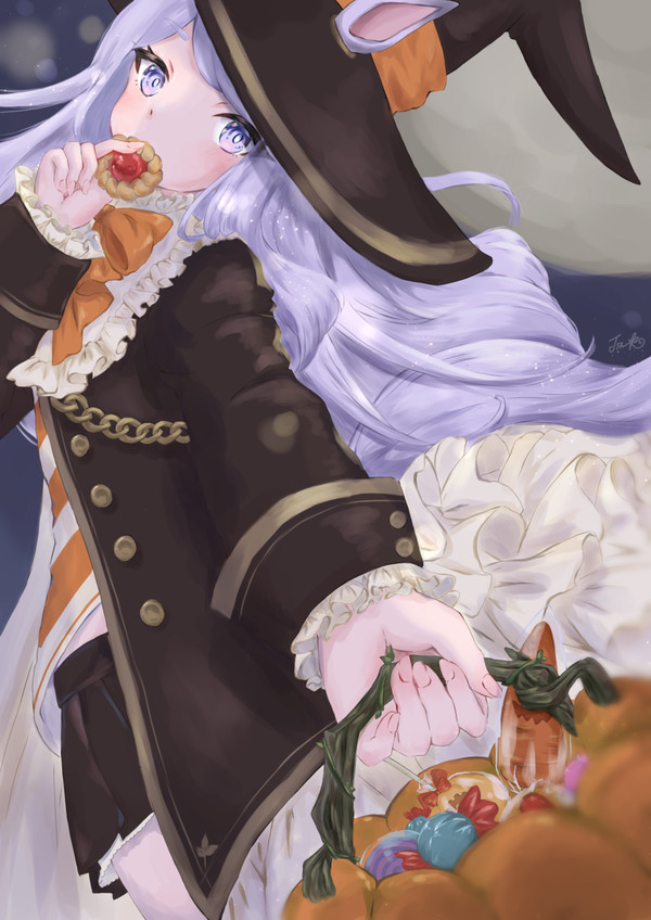 ハロウィンお菓子パクパクですわ！