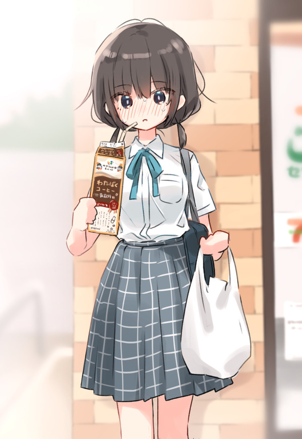 気になってる子に1000ml飲料飲んでるのを見られた女の子
