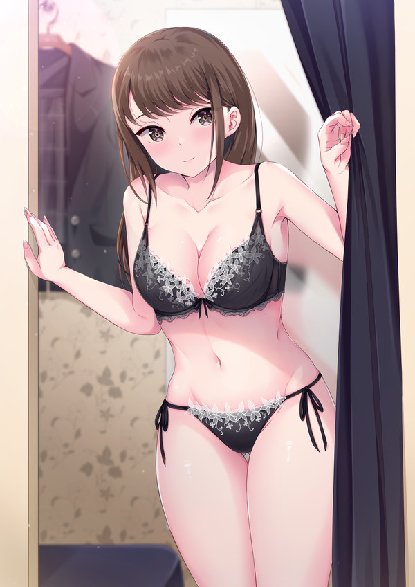 「先輩が好きそうなのを見つけたので試着してみました…」