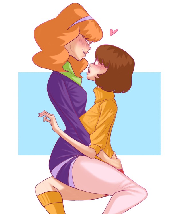 Velma and Daphne cute moment