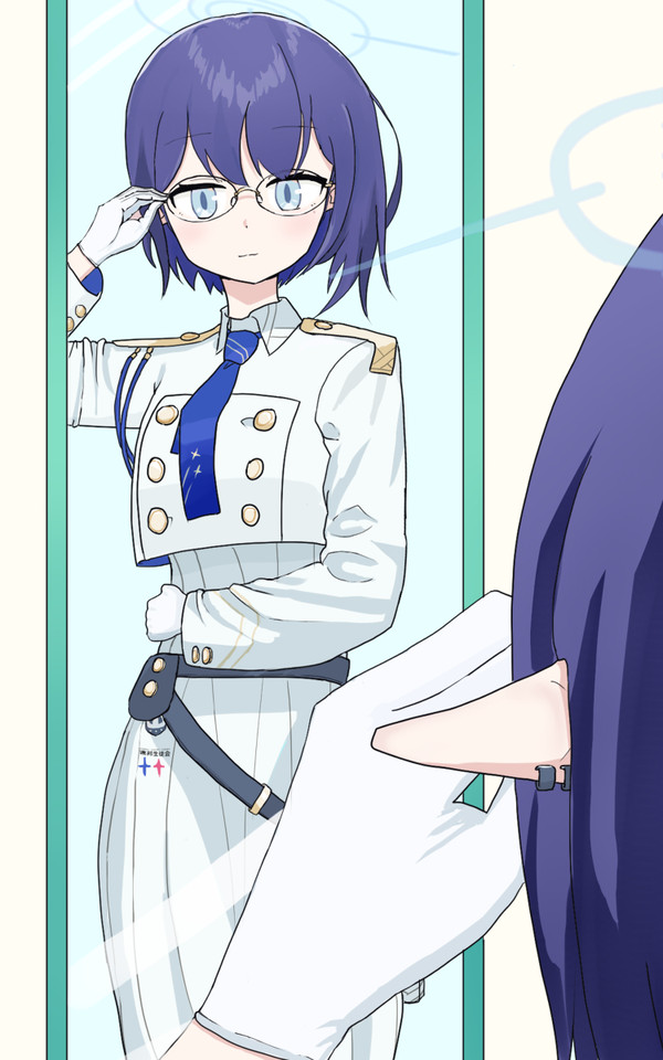 アオイ（メガネのすがた）