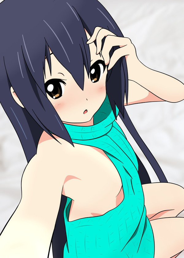 童貞を○すセーターを着て自撮りするあず。