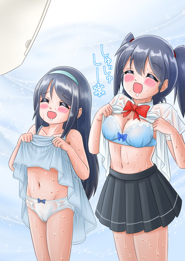 汗だくでエアコンの前に陣取る姉妹