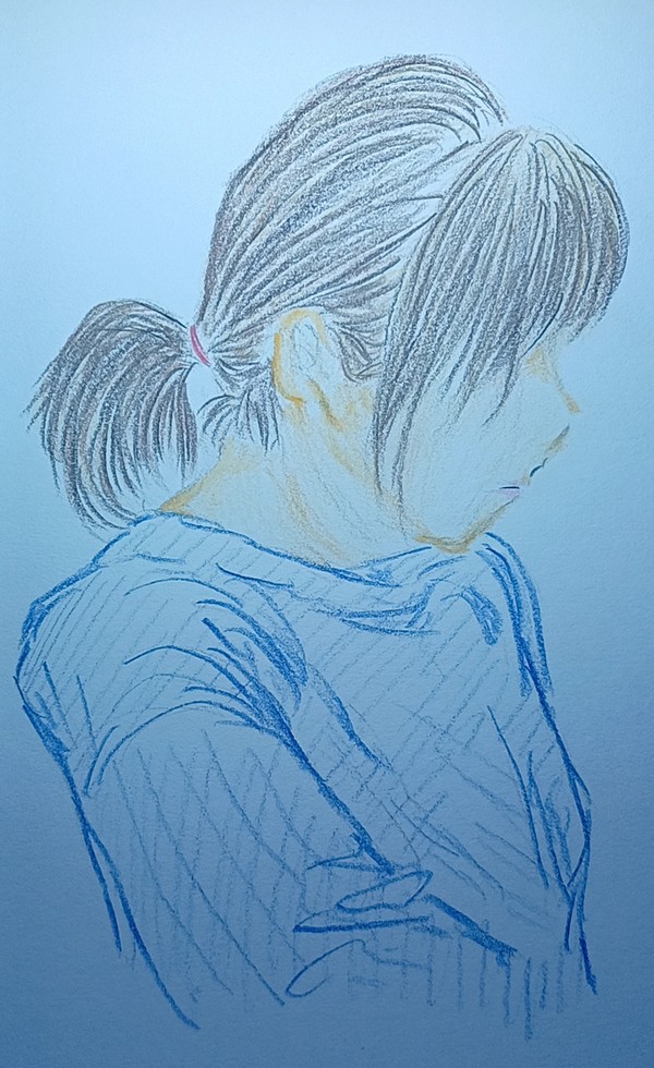 髪の毛を差し出す女の子