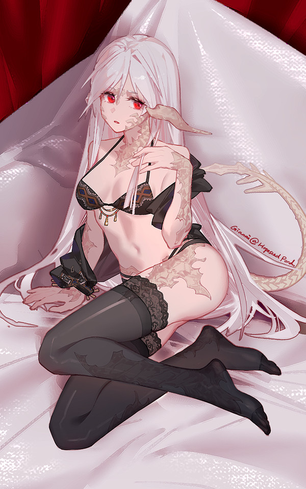 白龙娘黑丝泳装