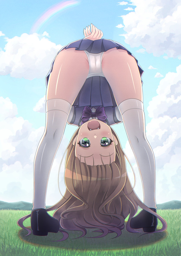 後ろにいるのは誰？