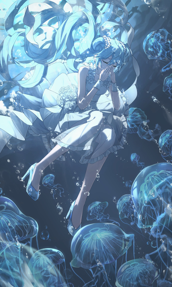 初音坠入水中
