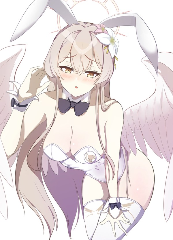 「お、おかえりなさい、先生…似合うでしょうか…？」
