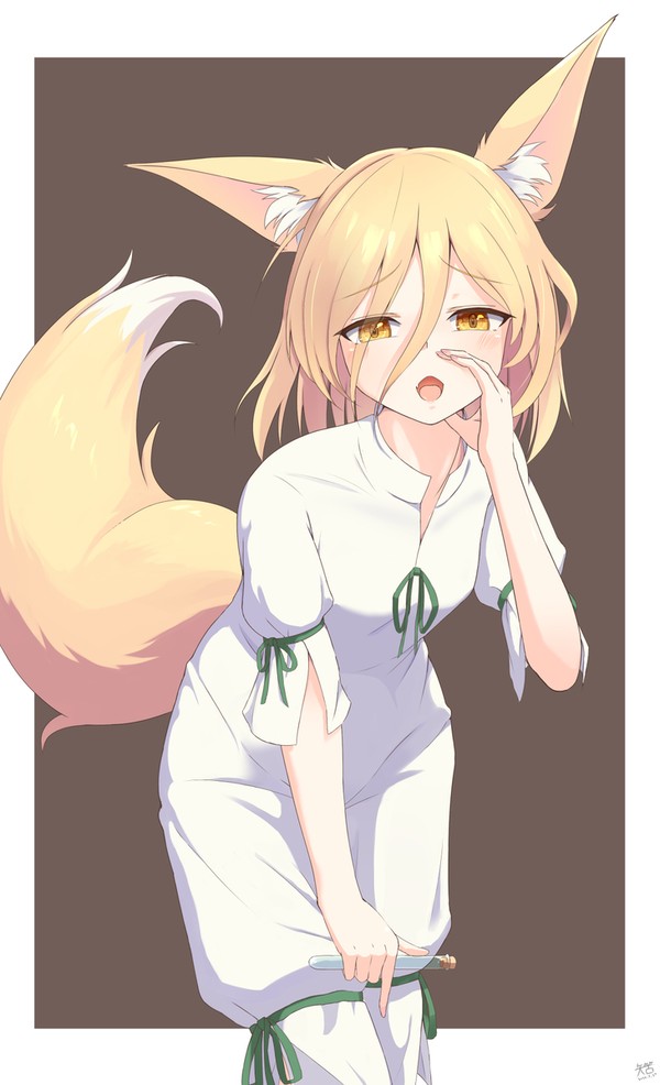 耳元で囁く邪悪な白狐