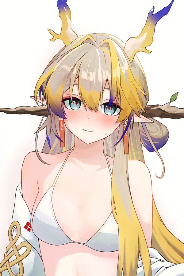 白ビキニのシュウ姉さん