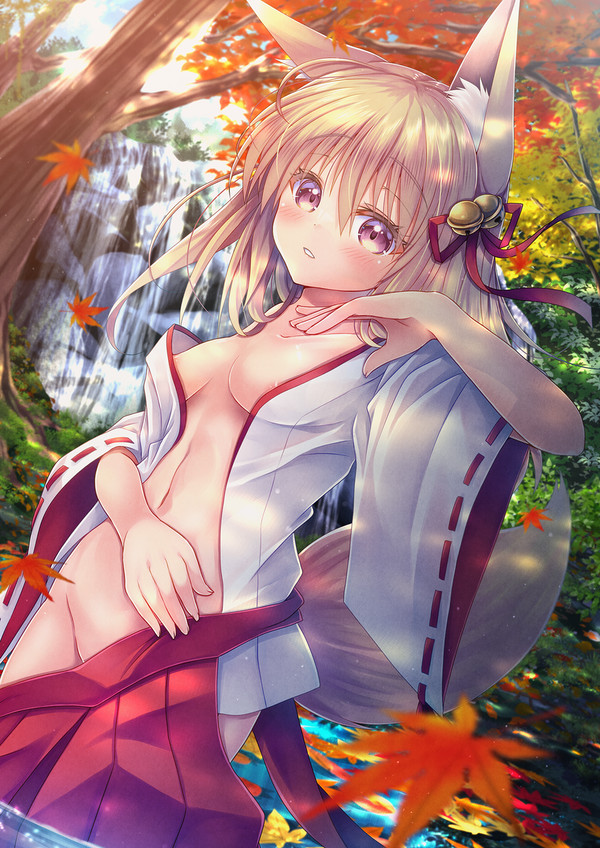 紅葉の森のお狐様
