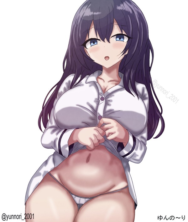 Yシャツをまくりあげる清楚ちゃん