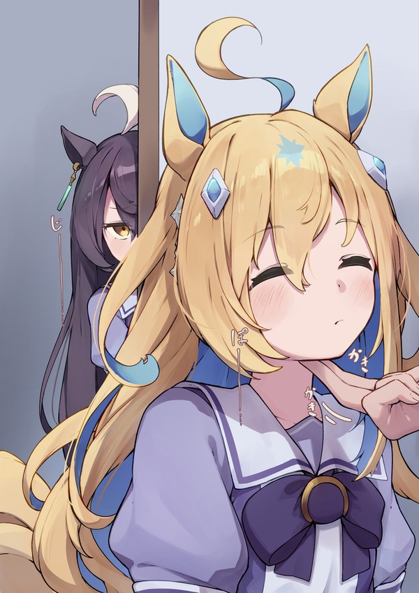カフェさんは猫っぽいので他の猫をなでてると遠くから覗いてきます