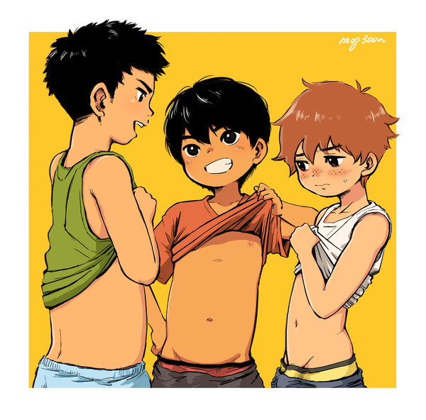 おへそを見せ合う少年3人