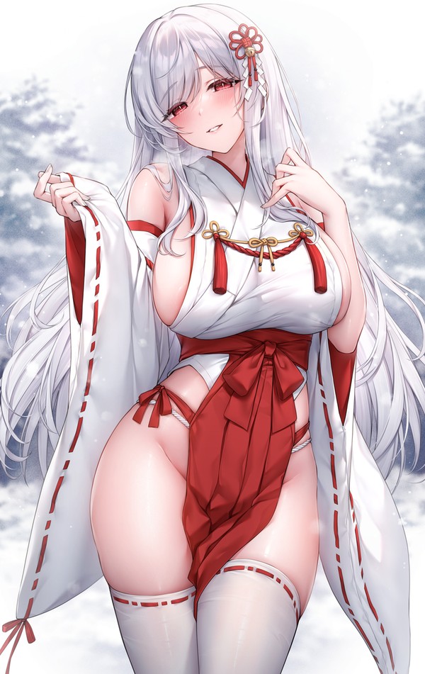 少し変わった巫女服姿のおねえさん⛩️ - 1/1