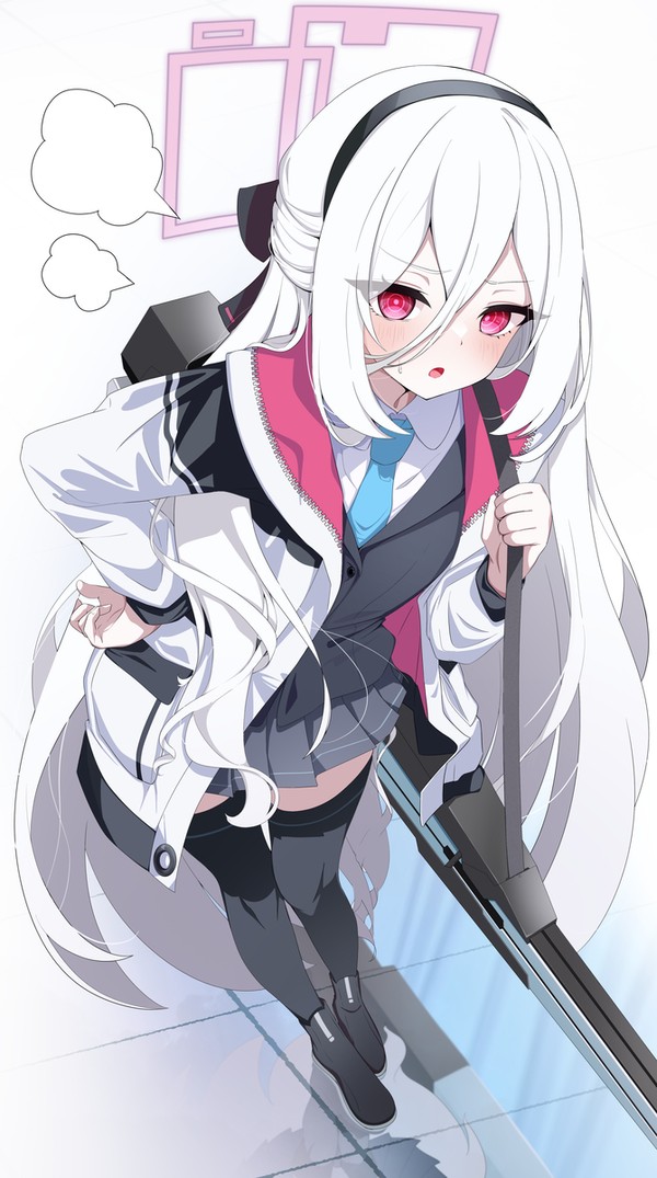 なんでジロジロ見てくるんですか!