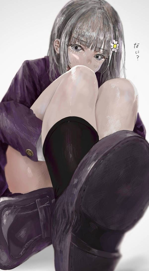何？