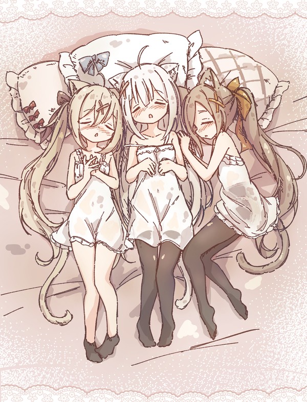 寝てるこたち